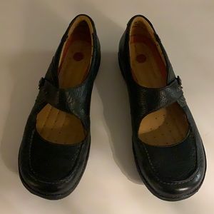 Clark structure Mary Janes , size 8